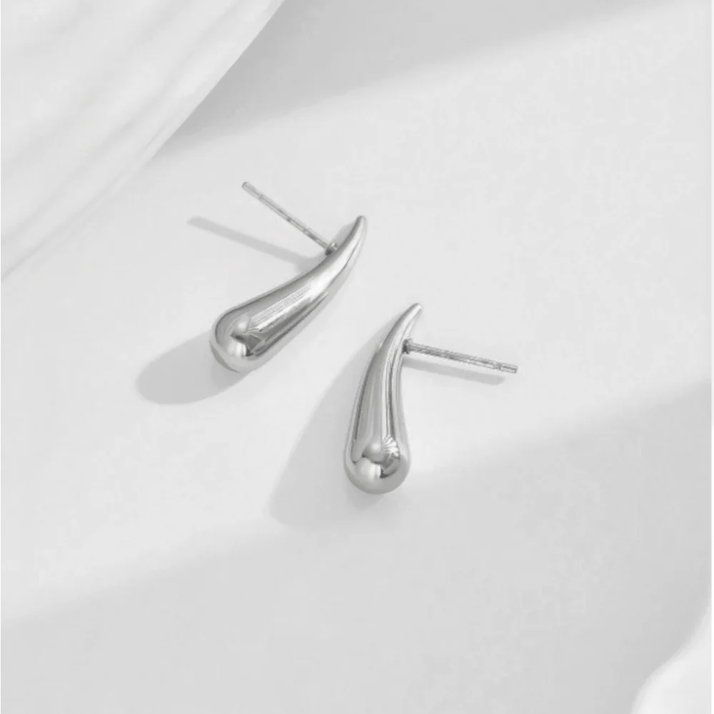 Teardrop Water Drop Earrings – Minimalist Polished Droplet Studs for Women